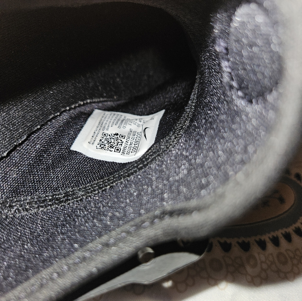 NIKE - Picture 12 of 13